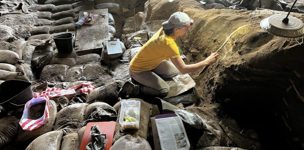 Ein massiver Eruption vor 74.000 Jahren hat den gesamten Planeten beeinflusst – Archäologen verwenden Vulkanglas, um herauszufinden, wie Menschen überlebt haben Ein massiver Eruption vor 74.000 Jahren hat den gesamten Planeten beeinflusst - Archäologen verwenden Vulkanglas, um herauszufinden, wie Menschen überlebt haben