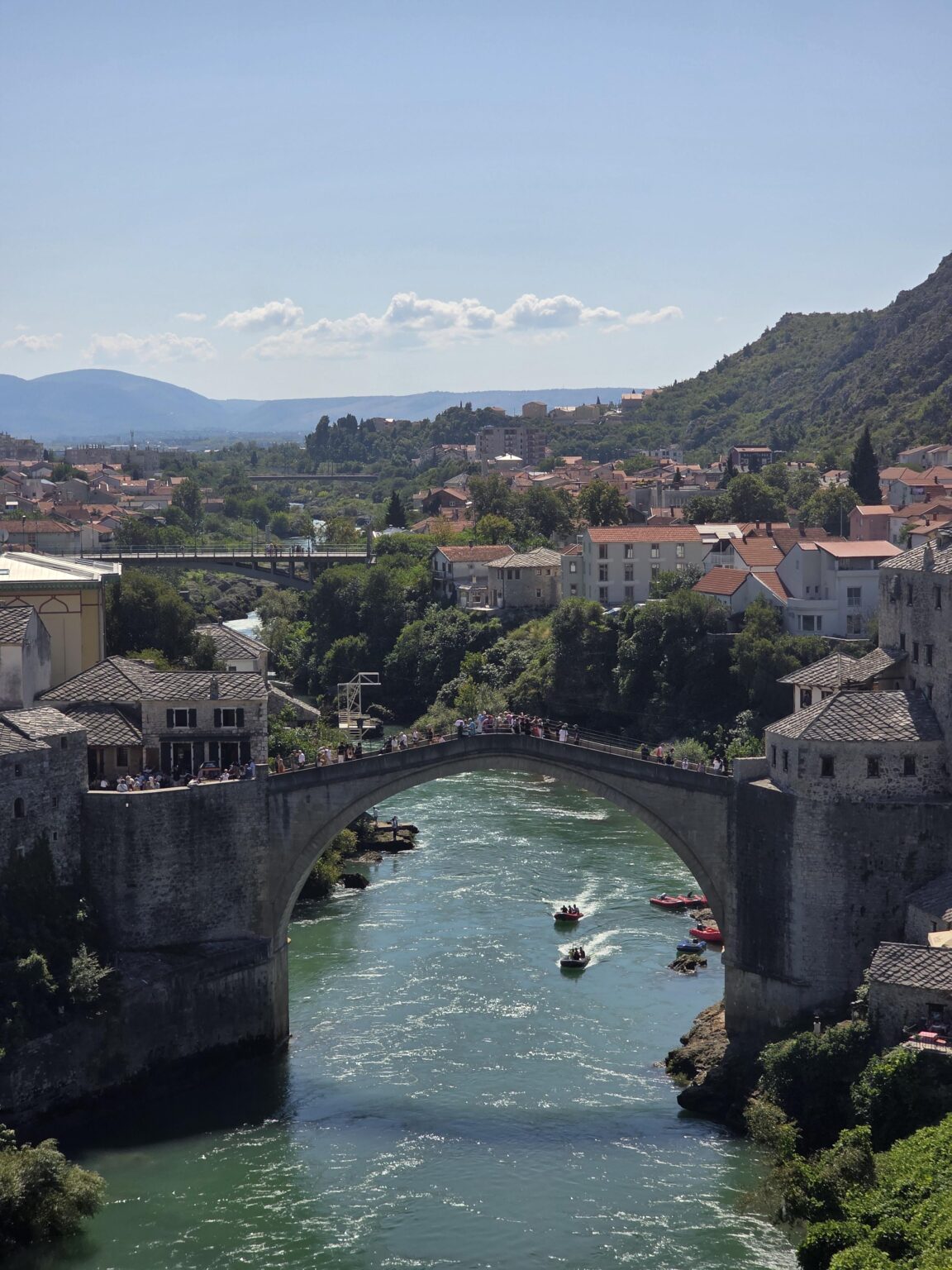 Ein Blick auf Mostar (Bosnien) aus dem Koski Mehmed Pasha Moschee Minaret