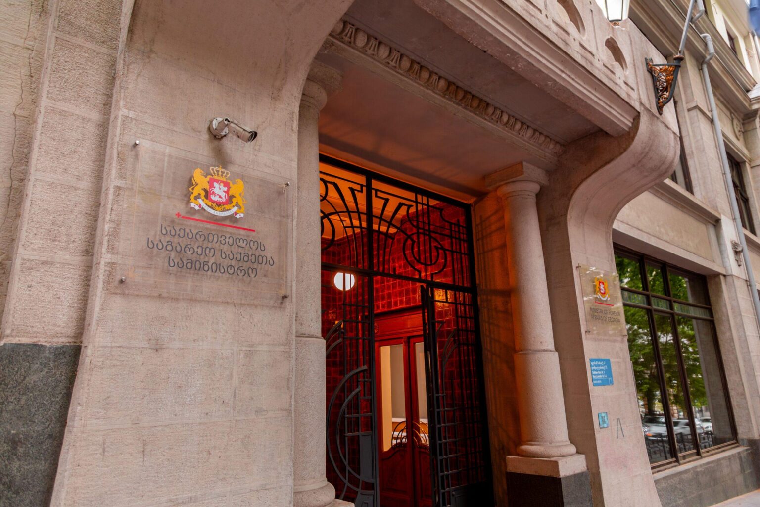 Als Georgia seinen öffentlichen Dienst abbaut, sieht und gewinnt die Kreml