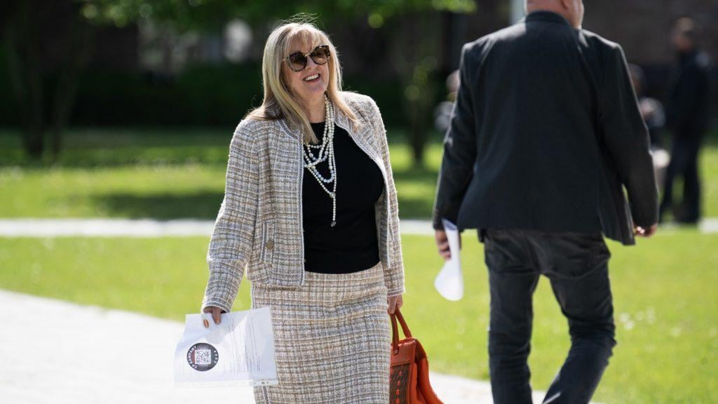 Über Mary Schmidts private Maschinerie: Seien Sie frei für den Premierminister wie jeder andere Bürger