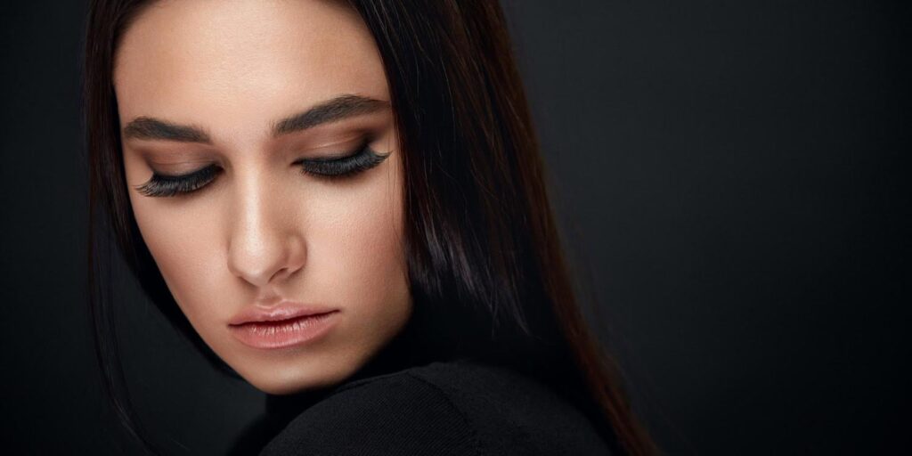Menschen interpretieren lange Wimpern als Signal der Offenheit für lässige Beziehungen | Die Teilnehmer interpretierten jedoch auch länger als optimale Wimpern als Signal für sexuelle Empfänglichkeit. Menschen interpretieren lange Wimpern als Signal der Offenheit für lässige Beziehungen | Die Teilnehmer interpretierten jedoch auch länger als optimale Wimpern als Signal für sexuelle Empfänglichkeit.