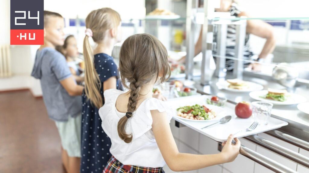 Obwohl die Kinder und Köche der Kantine sagen, dass es beim Mittagessen Glasfaser gab, verbrachten sie ihr Essen weiterhin an der Spitze