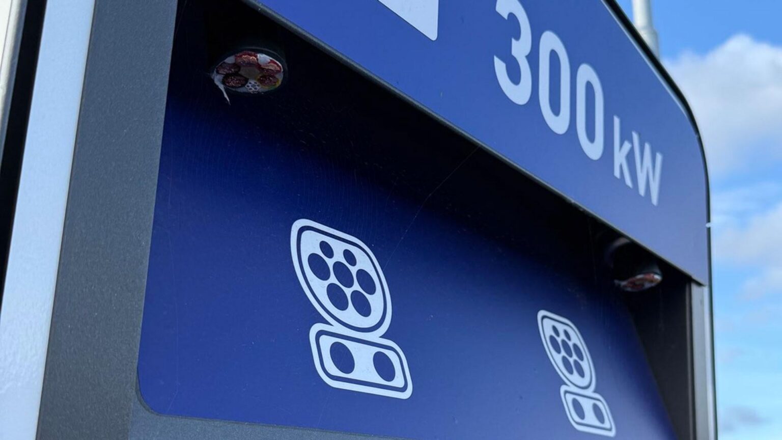 Deutsche Autofahrer mit Ladediebstähten von Elektroauto -Ladegerät - 70 Ladungspunkte pro Tag, um für Kupferschrott zu verkaufen, werden entkernt