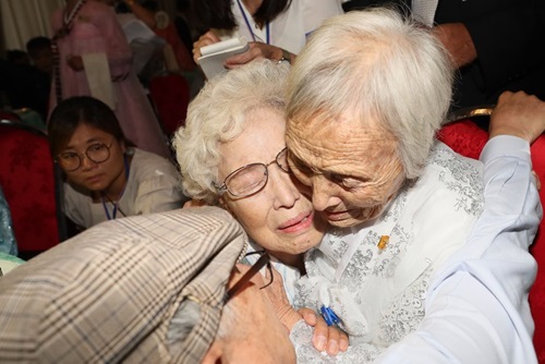 Die Zahl der verstorbenen getrennt lebenden Familienmitglieder liegt bei über 100.000