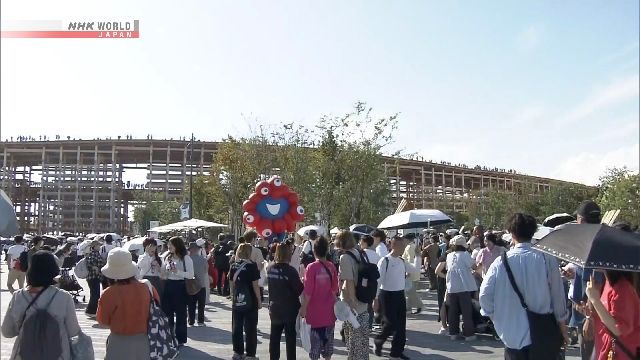 Chinesische Besucher strömen während des längeren Urlaubs zur Osaka World Expo