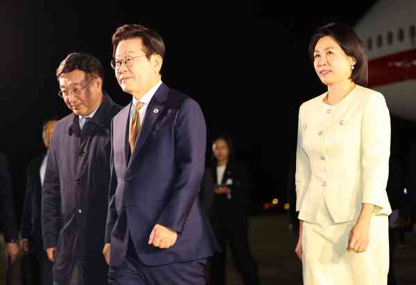 Präsident Lee trifft vor dem Gipfeltreffen mit Trump in Gyeongju ein