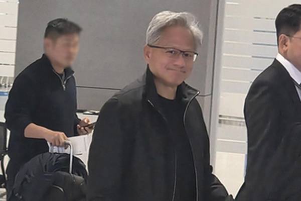 Huang von Nvidia kommt in Seoul an, um die CEOs von Samsung und Hyundai zu treffen