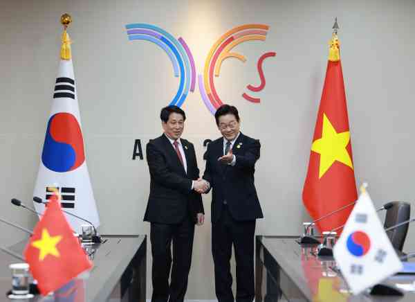 Präsident Lee und der vietnamesische Staatschef versprechen bei der APEC eine stärkere strategische Partnerschaft