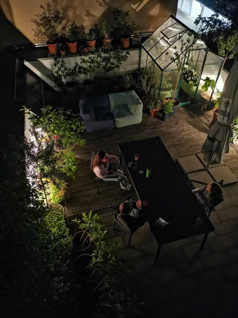 Update: Gewächshaus auf Terrasse (!) Update: Gewächshaus auf Terrasse (!)
