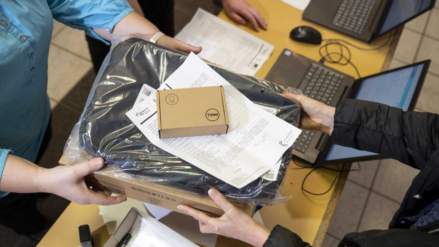 „Der digitale Lehrplan, den es auch auf Kreta gibt, ist ein großer Haufen Scheiße“ – Die Lehrer sind verärgert, die meisten Schullaptops sind in der Kiste gelandet „Der digitale Lehrplan, den es auch auf Kreta gibt, ist ein großer Haufen Scheiße“ – Die Lehrer sind verärgert, die meisten Schullaptops sind in der Kiste gelandet