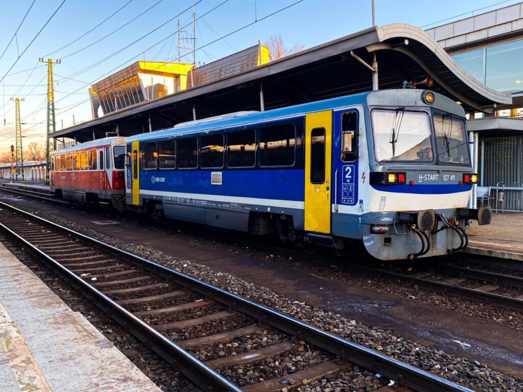 In Mátészalka brach ein Zug los, galoppierte vier Kilometer weit, beschädigte drei Weichen und kam dann zum Stehen In Mátészalka brach ein Zug los, galoppierte vier Kilometer weit, beschädigte drei Weichen und kam dann zum Stehen