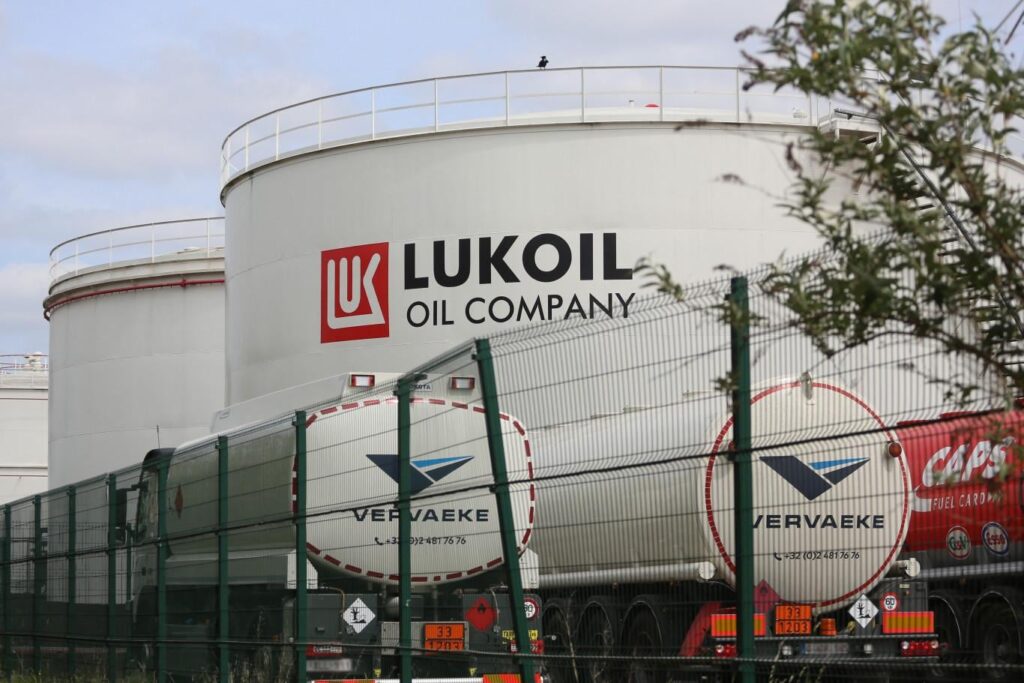 Sanktionen treffen zu: Eines der größten russischen Industrieunternehmen, Lukoil, verkauft alle seine Auslandsbeteiligungen Sanktionen treffen zu: Eines der größten russischen Industrieunternehmen, Lukoil, verkauft alle seine Auslandsbeteiligungen