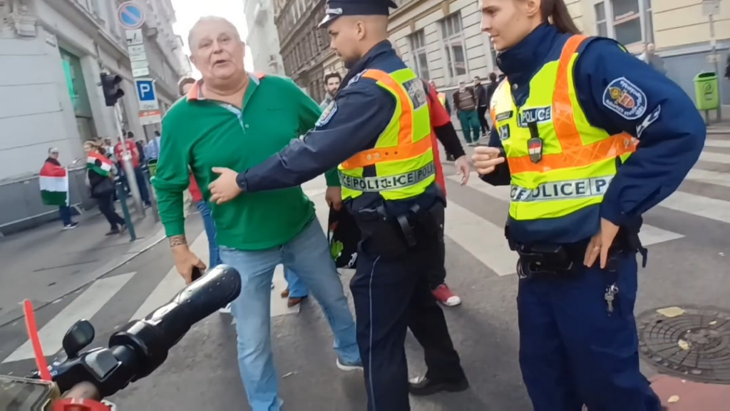 Der Angriff des Friedensbefürworters Fideszes auf den FRIEDENSMARSCH! Der Angriff des Friedensbefürworters Fideszes auf den FRIEDENSMARSCH!