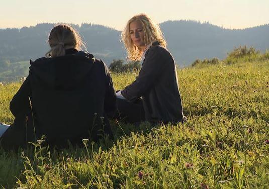 Péter Péter Juhász zeigte und empfahl sein Intimpiercing – sagte ein Mädchen in einem Kinderheim für ein erwachsenes Mädchen vor dem Haus