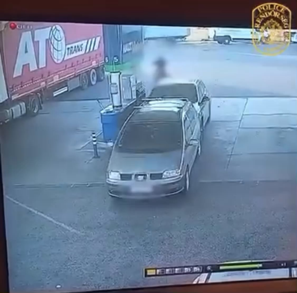 Vor einem Audi in eine Tankstelle im Kreis Pest gedrängt, um das Auto zu kaufen Vor einem Audi in eine Tankstelle im Kreis Pest gedrängt, um das Auto zu kaufen