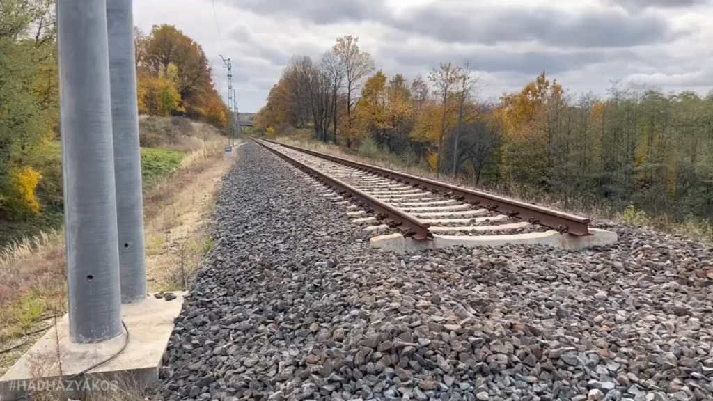 Nur eine weitere unglaubliche MÁV-Geschichte über schlecht abgeschlossene/unvollendete Werke, Tiborcz‘ Bereicherung und Lázárs Inkompetenz (Hadhazy) Nur eine weitere unglaubliche MÁV-Geschichte über schlecht abgeschlossene/unvollendete Werke, Tiborcz‘ Bereicherung und Lázárs Inkompetenz (Hadhazy)