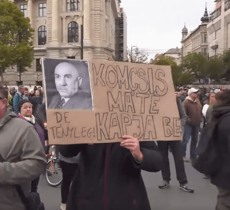 Eine Ehre, eine Erinnerung an eine Erinnerung an das Banner eines anderen zu sehen