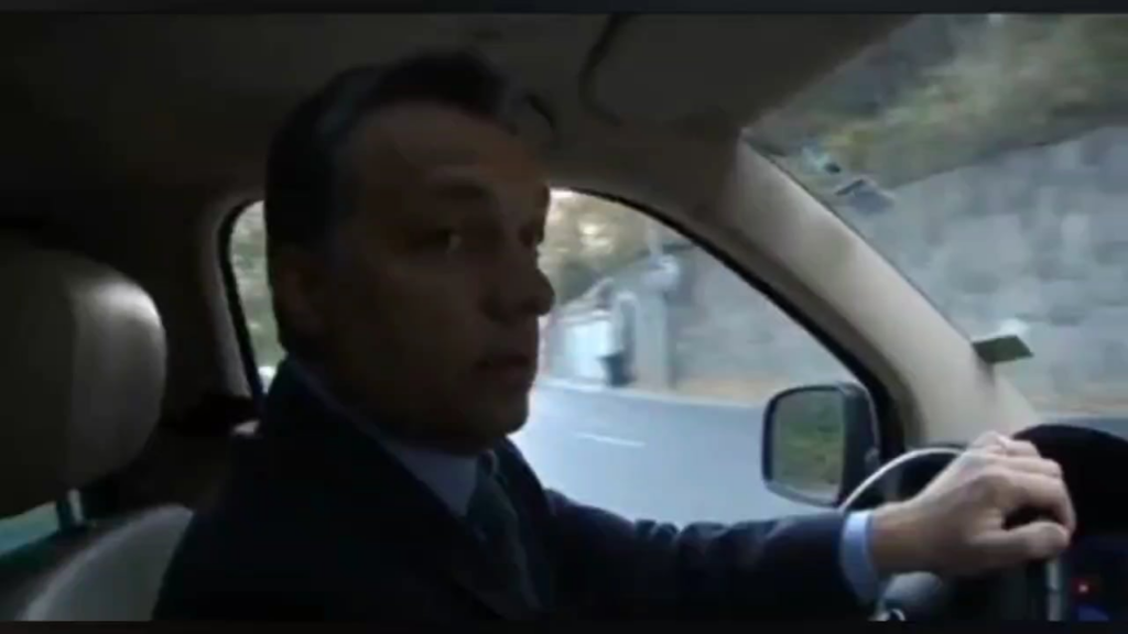 Orban fährt als Land ein Auto