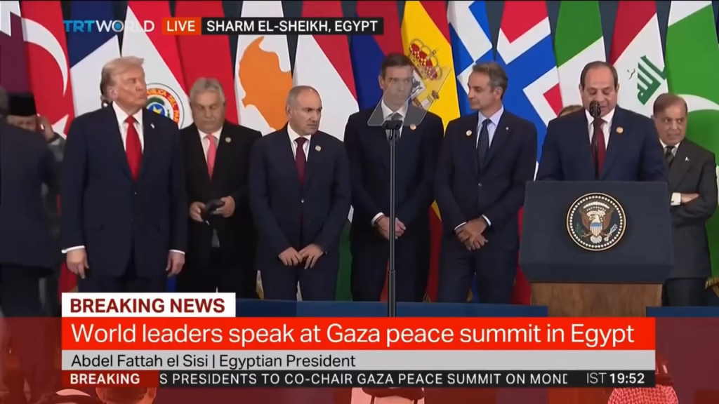 Mr. Bean ist der Fall des Friedens oder des Dorfgeistes mit dem Dolmetscher (Hadházy)