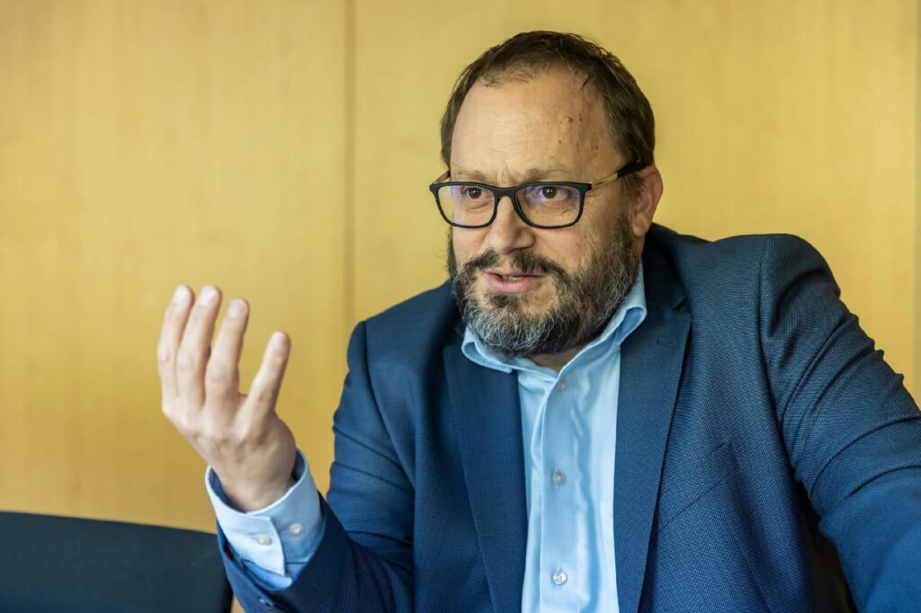 András Kármán: „Offenbar hat eine Art Vermögensflucht begonnen“