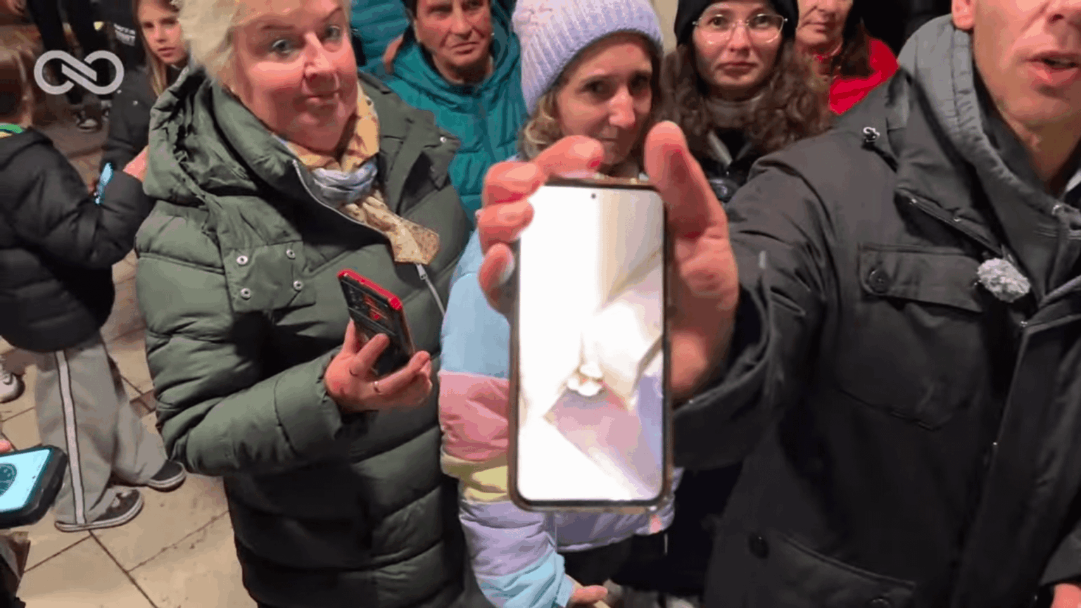 Auf der Kemena von Small Color MP: Im Zug auf der Sátoraljaújhely-Linie wächst ein Pilz Auf der Kemena von Small Color MP: Im Zug auf der Sátoraljaújhely-Linie wächst ein Pilz