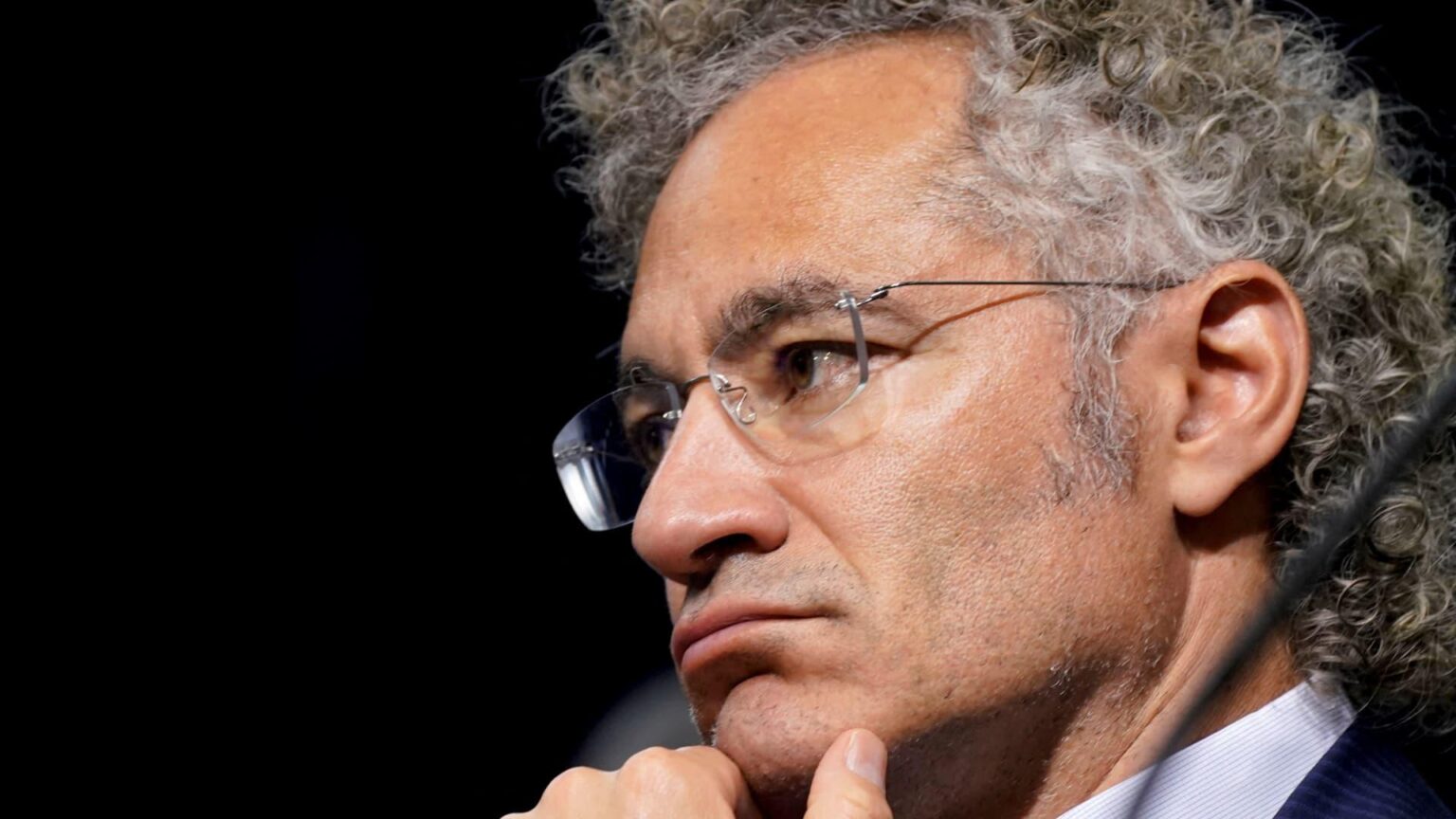 Palantir fiel im November um 16 %, was den schlechtesten Monat seit zwei Jahren seit August 2023 darstellte, da KI-Aktien aufgrund von Bewertungsängsten ausverkauft waren.