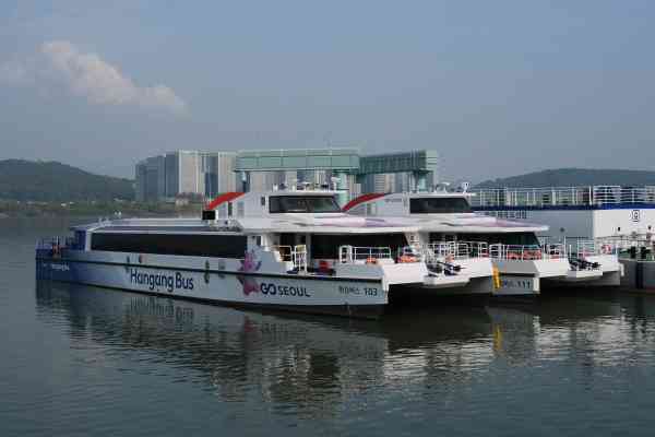 Seouls Hangang-Bus nimmt nach einmonatiger Sperrung seinen Betrieb wieder auf