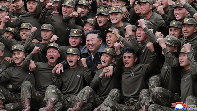Nordkoreanischer Führer inspiziert Spezialeinheit