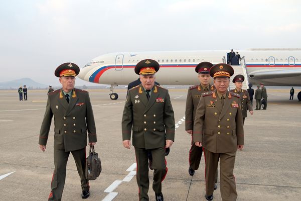 Hochrangige nordkoreanische und russische Militärbeamte besprechen die Zusammenarbeit in Pjöngjang