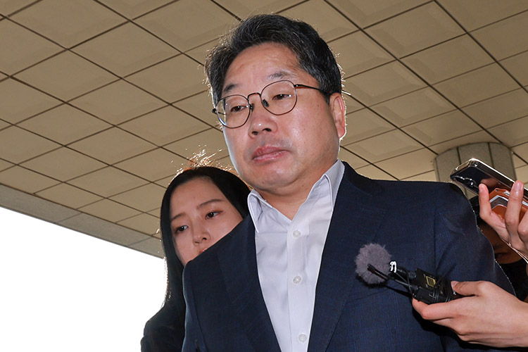 Der amtierende Generalstaatsanwalt bietet seinen Rücktritt inmitten des Daejang-dong-Fallouts an