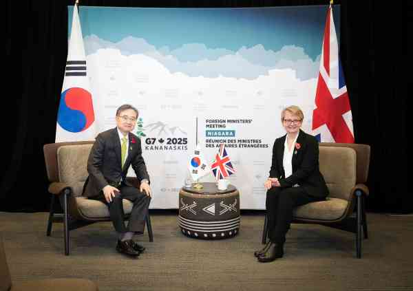 Spitzendiplomaten aus Südkorea und Großbritannien diskutieren über bilaterale Beziehungen und Zusammenarbeit