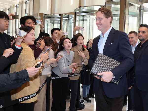 Samsung Electronics-Chef trifft Mercedes-Benz-CEO in Seoul