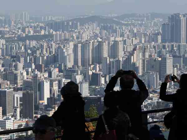 Rekordzahl an Haushaltsvorständen in Seoul in den 30ern, die letztes Jahr kein eigenes Haus besaßen.