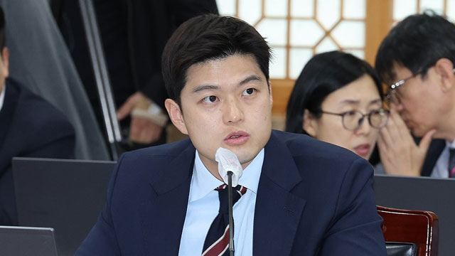 PPP-Abgeordneter Kim Yong-tae wurde vor der Abstimmung zur Aufhebung des Kriegsrechts zu den Maßnahmen der Partei befragt