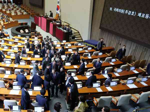 Konflikte zwischen den Parteien, nachdem das Parlament die Verhaftung des ehemaligen Fraktionsvorsitzenden Choo Kyung-ho genehmigt hat