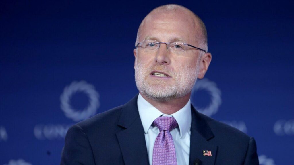 „Wie wäre es mit Nein“: FCC-Chef Brendan Carr sagt, er werde die Ermittlungen zur Nachrichtenverzerrung nicht beenden | Carr weist die Kritik von vier ehemaligen FCC-Vorsitzenden, darunter drei Republikanern, zurück. „Wie wäre es mit Nein“: FCC-Chef Brendan Carr sagt, er werde die Ermittlungen zur Nachrichtenverzerrung nicht beenden | Carr weist die Kritik von vier ehemaligen FCC-Vorsitzenden, darunter drei Republikanern, zurück.