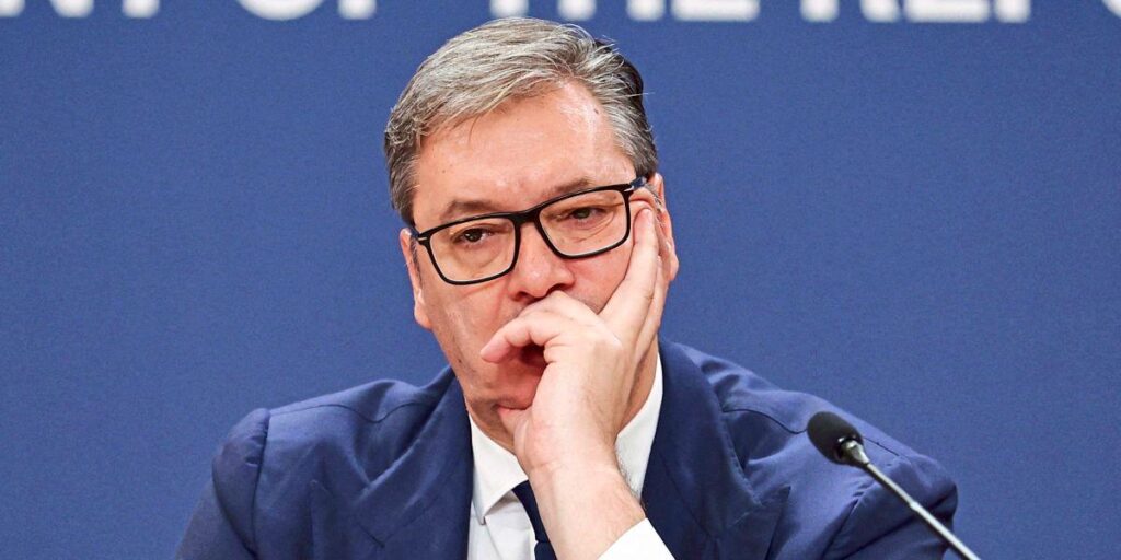 Vučić weist Vorwürfe zu Verbrechen im Bosnien-Krieg zurück – Bosnische Medien und Aktivisten beschuldigen Serbiens Präsidenten, in „Menschen-Safaris“ während des Krieges verwickelt gewesen sein Vučić weist Vorwürfe zu Verbrechen im Bosnien-Krieg zurück - Bosnische Medien und Aktivisten beschuldigen Serbiens Präsidenten, in "Menschen-Safaris" während des Krieges verwickelt gewesen sein