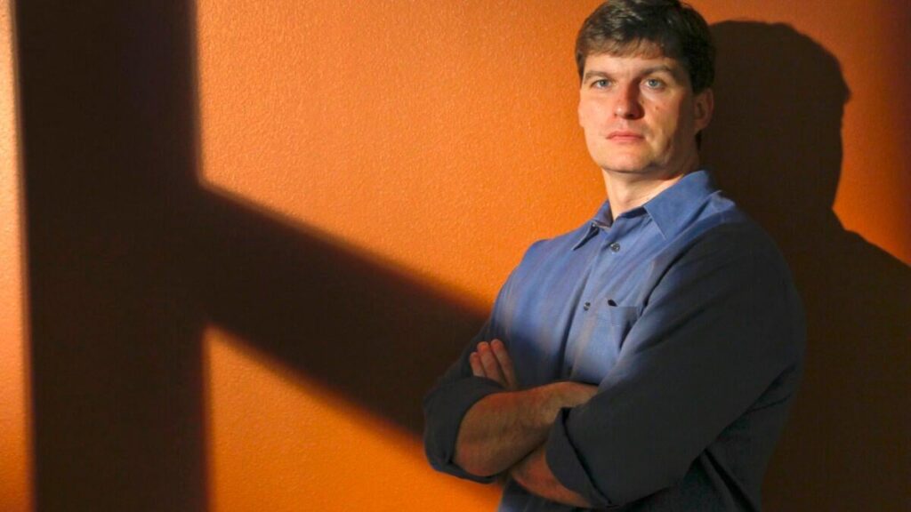 Michael Burry, der „Big Short“-Typ, schließt Hedgefonds aus Angst vor KI-Blasen. „Manchmal besteht der einzige gewinnbringende Zug darin, nicht zu spielen.“