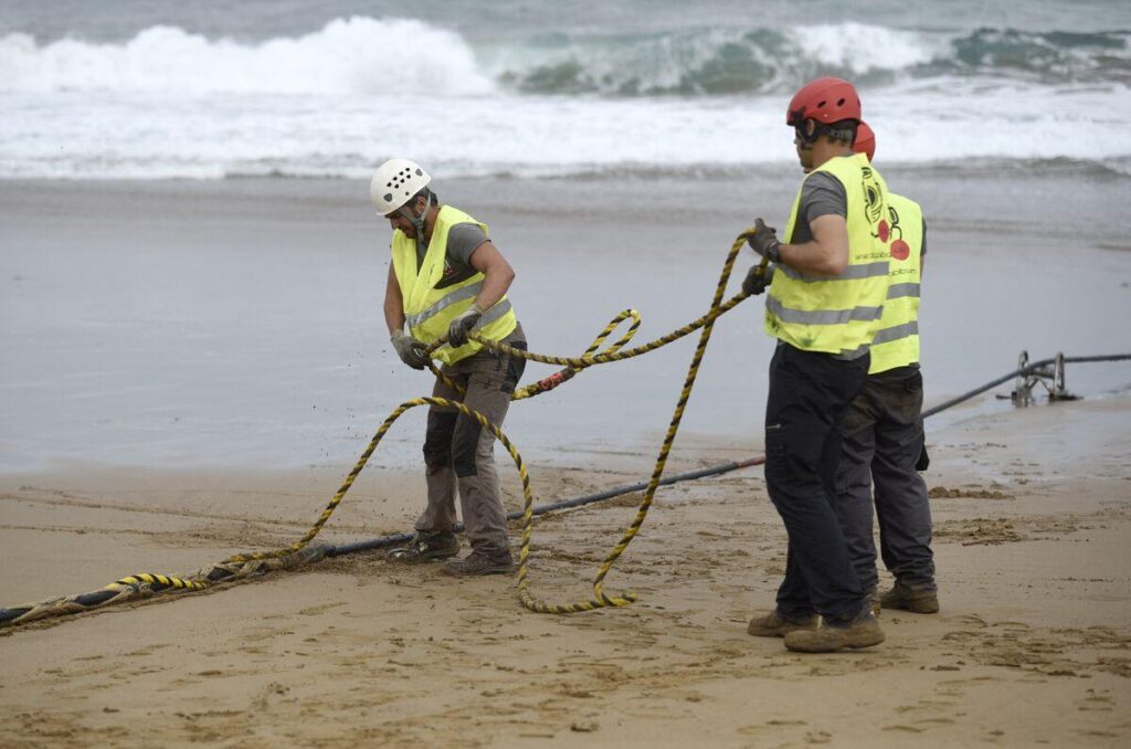 Die Unterwasserkabel, die das Internet übertragen, sind in Schwierigkeiten Die Unterwasserkabel, die das Internet übertragen, sind in Schwierigkeiten