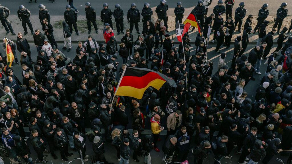 Rechtsextremismus: 714 offene Haftbefehle gegen Neonazis in Deutschland