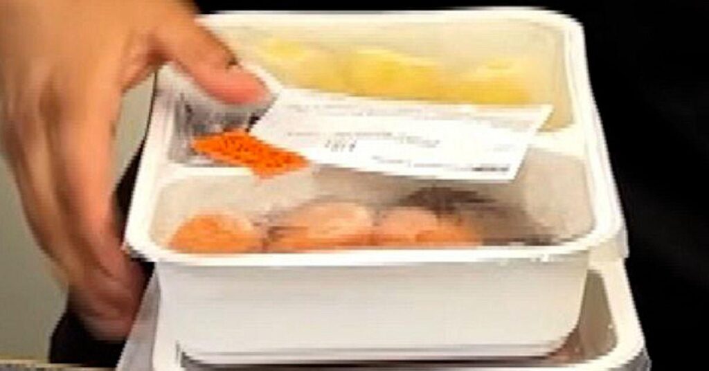 Mehr Kinder satt hier – kostenloses Abendessen zur freien Verfügung