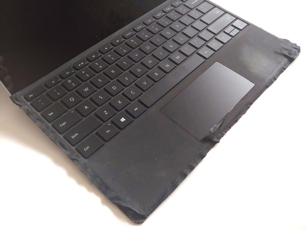 Hässliche, schmutzige Microsoft Surface-Tastaturen: Warum High-Tech-Computer und Low-Tech-Stoffe nicht zusammenpassen