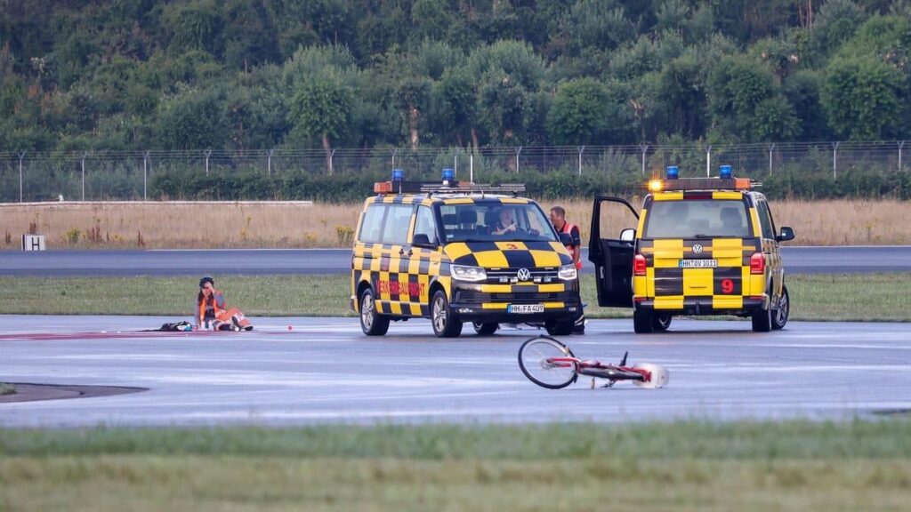 Flughafen lahmgelegt – harte Strafe für zehn Klimakleber