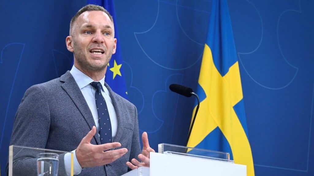 Die Entscheidung: Auch KD öffnet sich, um den Euro zu untersuchen
