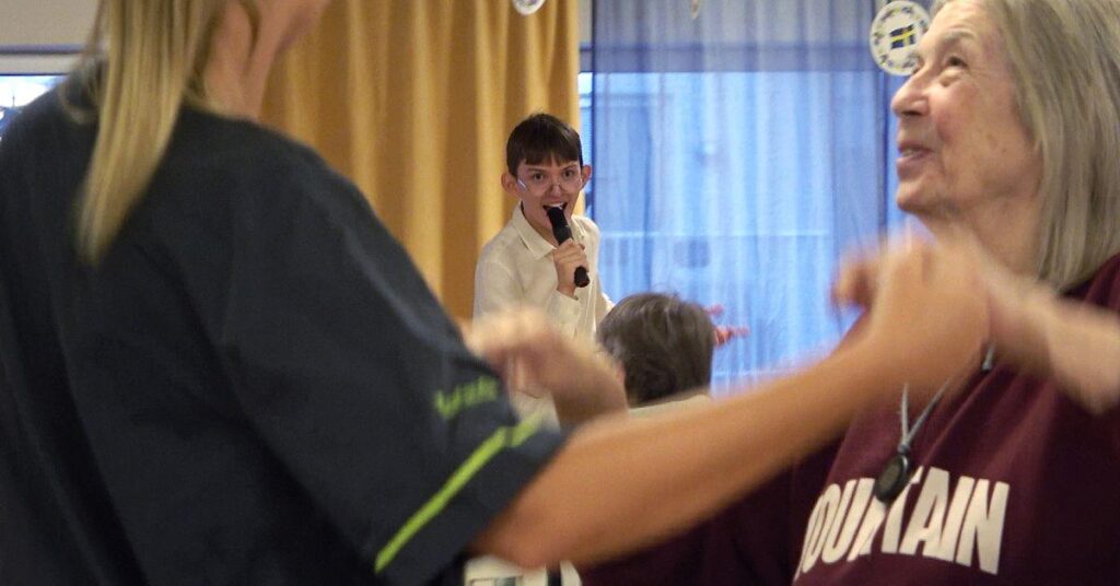 Tiktok-Star Rickard, 15, singt kostenlos für ältere Menschen
