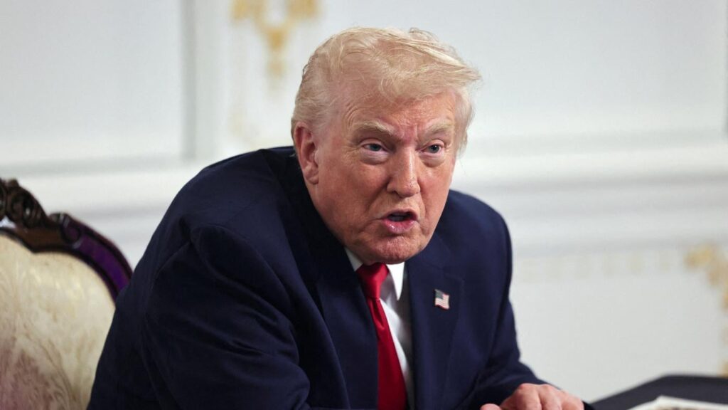 „Jeden entfernen, der keinen Mehrwert bringt“: Trump kündigt weitreichenden Aufnahmestopp für Ausländer und „Remigration“ an „Jeden entfernen, der keinen Mehrwert bringt“: Trump kündigt weitreichenden Aufnahmestopp für Ausländer und „Remigration“ an
