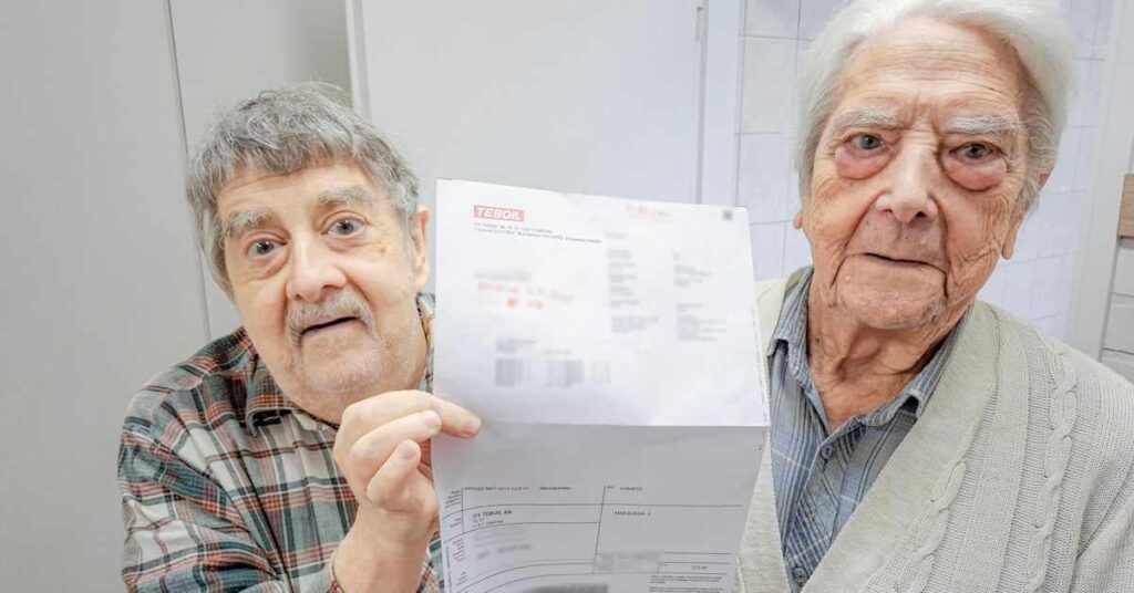 Stig und Olof Österberg erhielten eine Teboil-Rechnung, die nicht bezahlt werden konnte: „Ist das Öl dann kostenlos?“