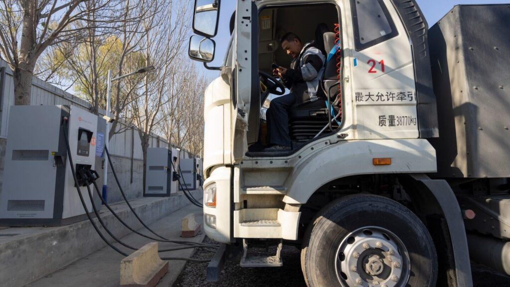 Chinas Diesel-Lkw werden auf Elektrofahrzeuge umgestellt. Das könnte die weltweite Nachfrage nach LNG und Diesel verändern
