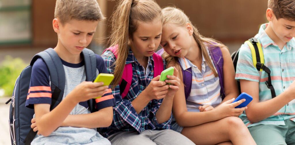 Australien ist dabei, unter 16-Jährigen den Zugang zu sozialen Medien zu verbieten. Hier erfahren Sie, was Kinder jetzt zur Vorbereitung tun können Australien ist dabei, unter 16-Jährigen den Zugang zu sozialen Medien zu verbieten. Hier erfahren Sie, was Kinder jetzt zur Vorbereitung tun können