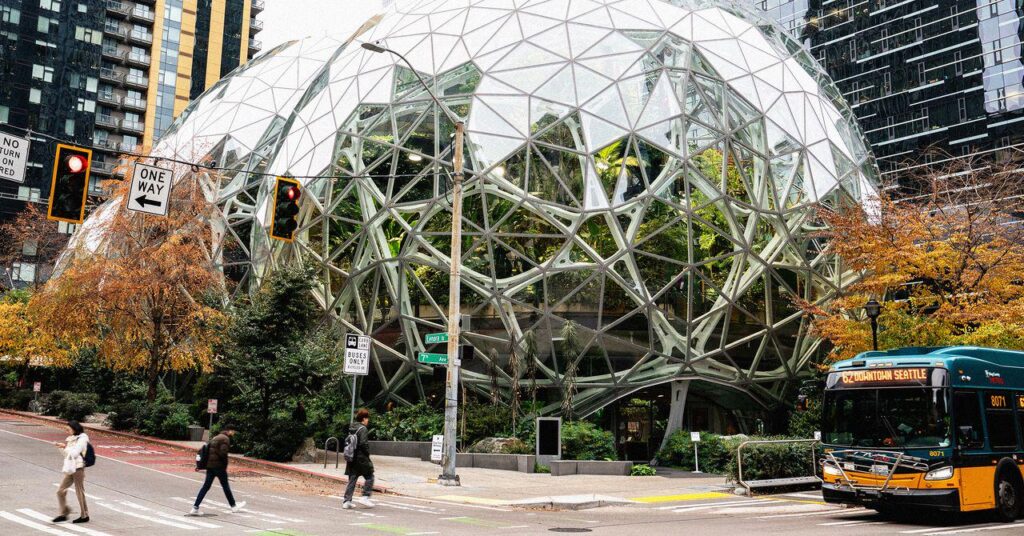 Amazon-Mitarbeiter warnen vor dem „alle Kosten gerechtfertigten“ Ansatz des Unternehmens bei der KI-Entwicklung | Laut Amazon Employees for Climate Justice haben über 1.000 Arbeitnehmer eine Petition unterzeichnet, in der sie „ernsthafte Bedenken“ hinsichtlich der „aggressiven Einführung“ von Tools für künstliche Intelligenz durch das Unternehmen geäußert haben Amazon-Mitarbeiter warnen vor dem „alle Kosten gerechtfertigten“ Ansatz des Unternehmens bei der KI-Entwicklung | Laut Amazon Employees for Climate Justice haben über 1.000 Arbeitnehmer eine Petition unterzeichnet, in der sie „ernsthafte Bedenken“ hinsichtlich der „aggressiven Einführung“ von Tools für künstliche Intelligenz durch das Unternehmen geäußert haben